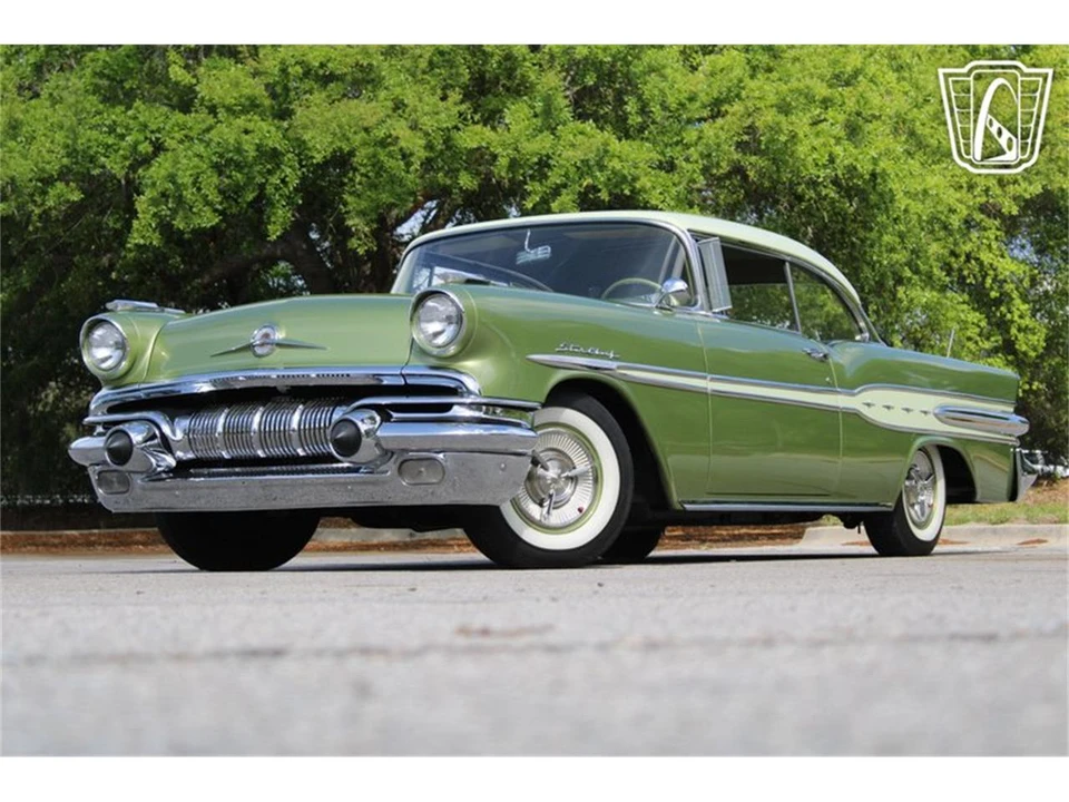 1957 Pontiac Star Chief - Image 2 of 31