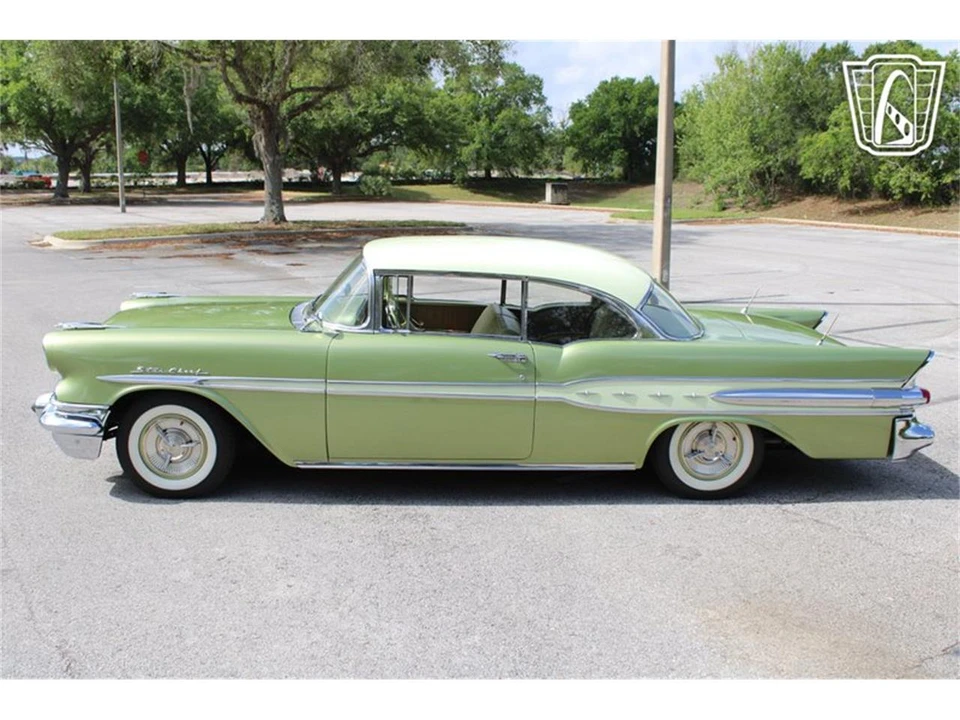 1957 Pontiac Star Chief - Image 20 of 31