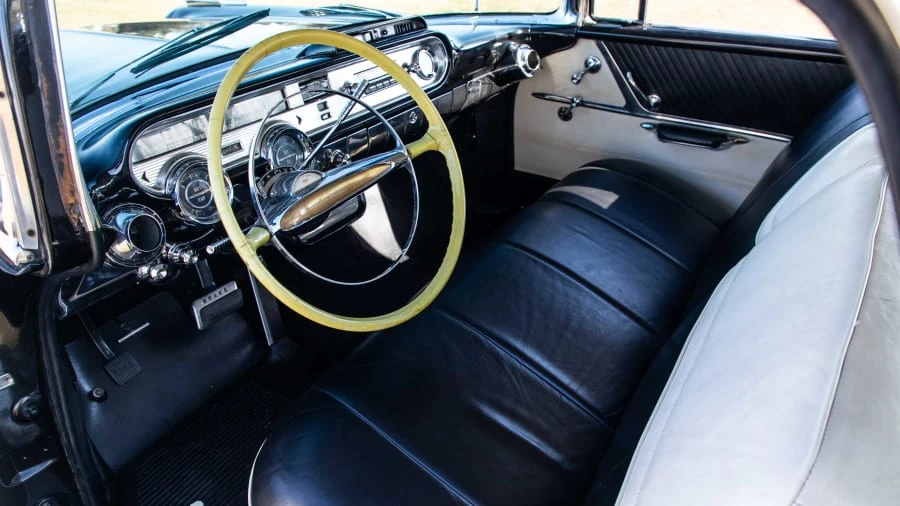 1957 Pontiac Star Chief - Image 4 of 20