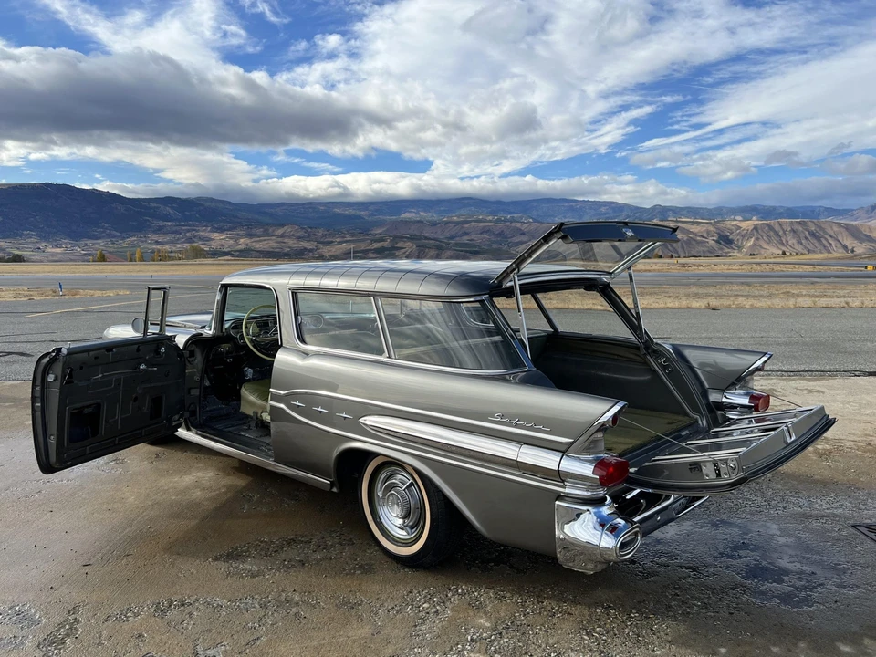 1957 Pontiac Star Chief - Image 13 of 31