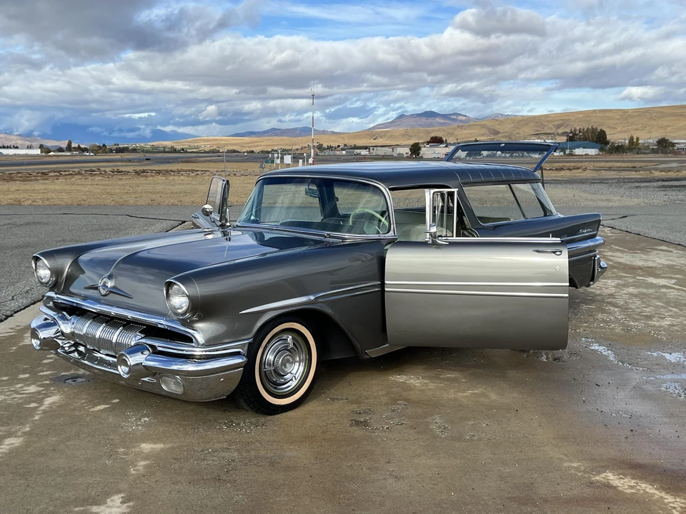 1957 Pontiac Star Chief - Image 11 of 31