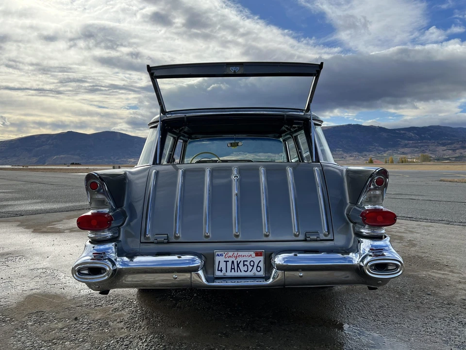 1957 Pontiac Star Chief - Image 15 of 31