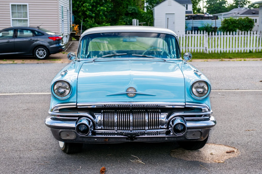 1957 Pontiac Star Chief - Image 4 of 31