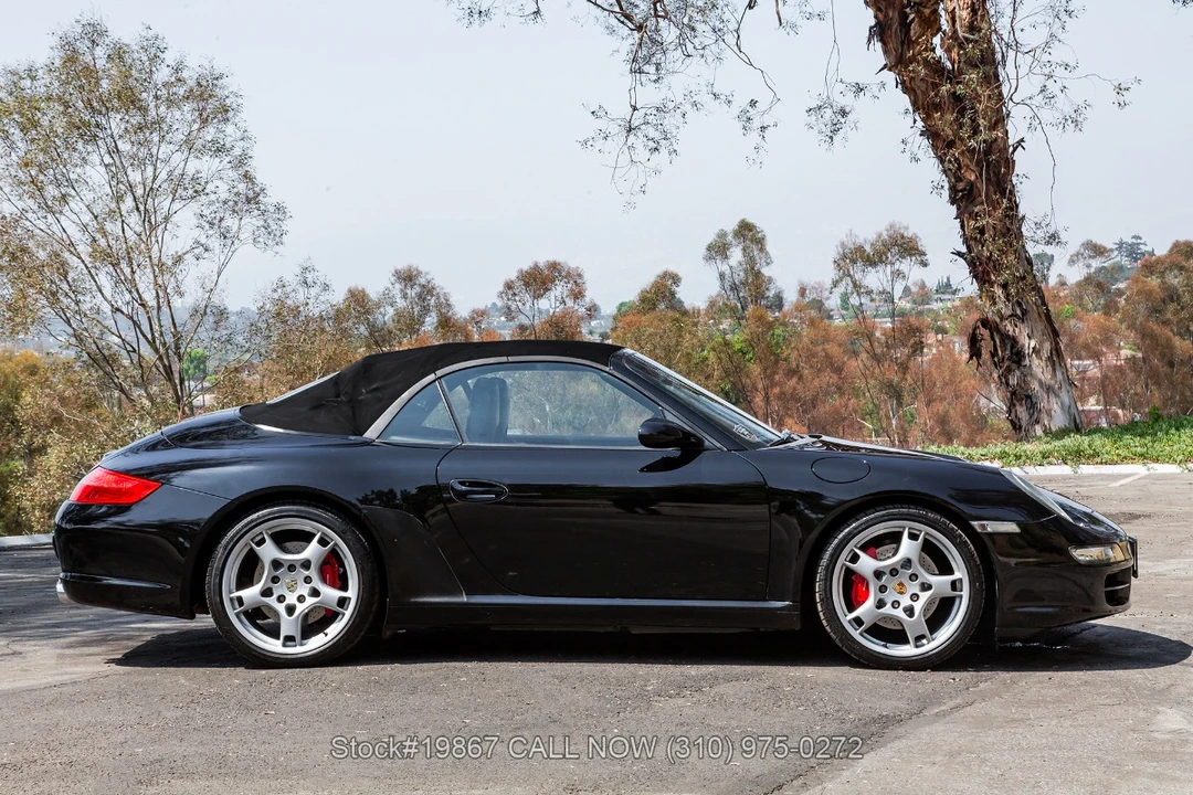 2005 Porsche 911 - Image 17 of 25