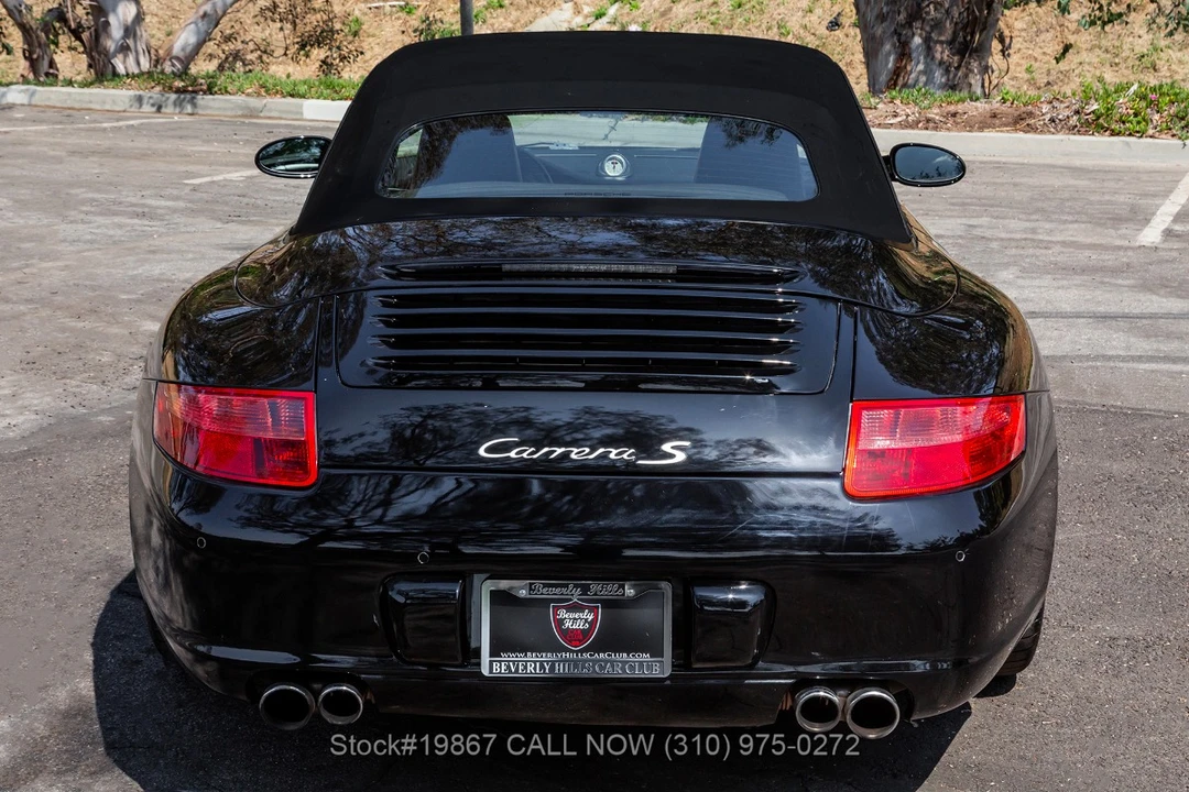 2005 Porsche 911 - Image 18 of 25