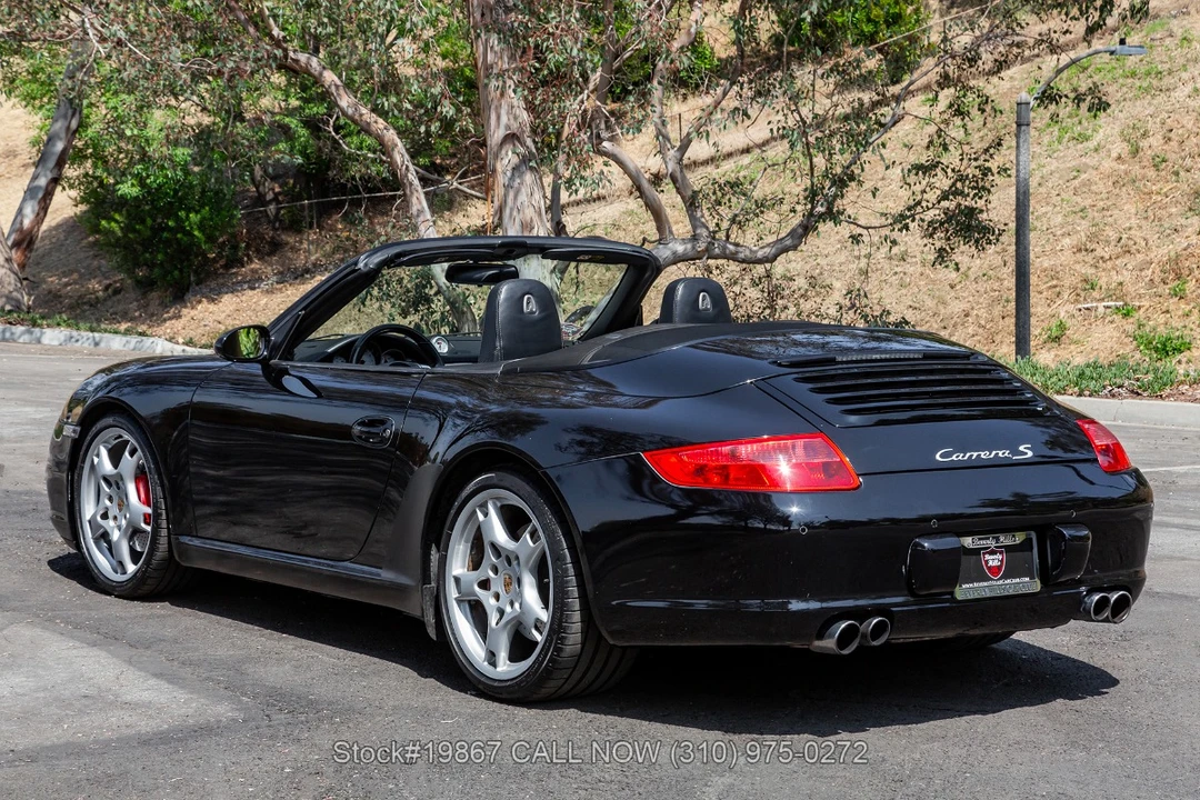 2005 Porsche 911 - Image 13 of 25