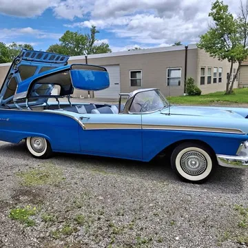 1957 Ford Fairlane 500 Skyliner