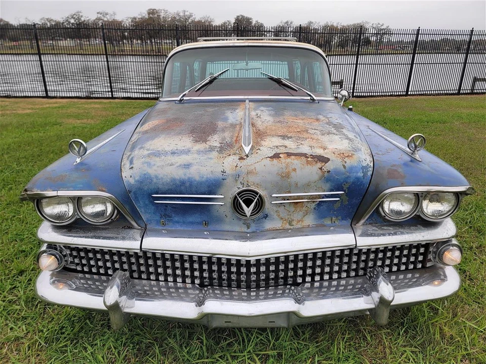 1958 Buick Roadmaster - Image 4 of 31