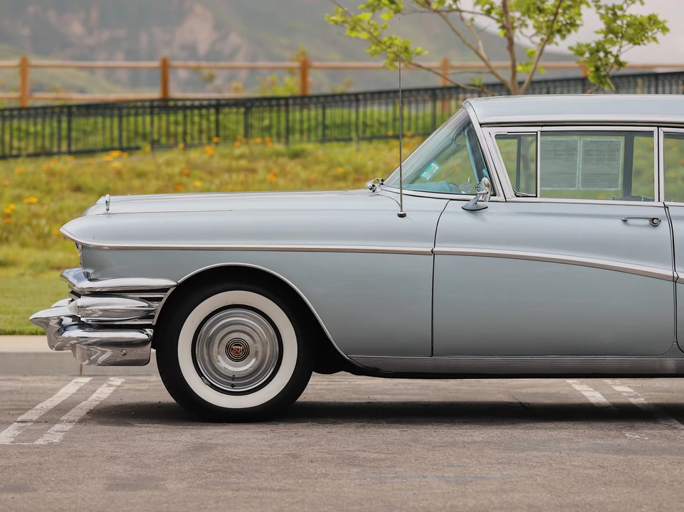 1958 Buick Roadmaster - Image 19 of 31