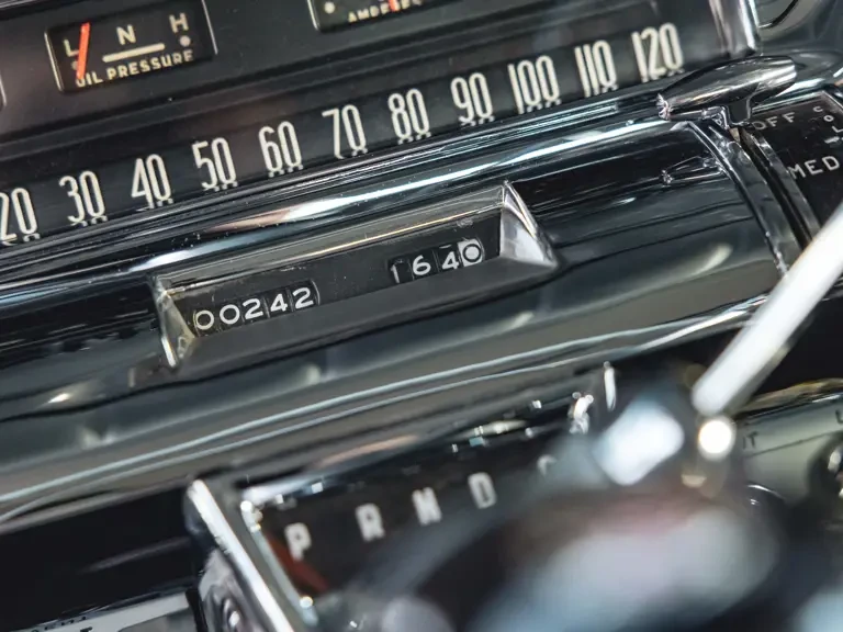 1958 Buick Riviera - Image 14 of 31