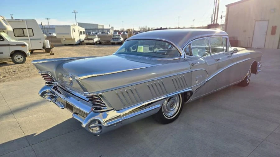 1958 Buick Roadmaster - Image 3 of 11