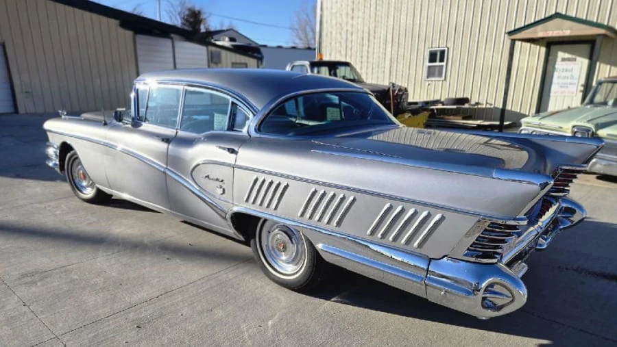 1958 Buick Roadmaster - Image 6 of 11