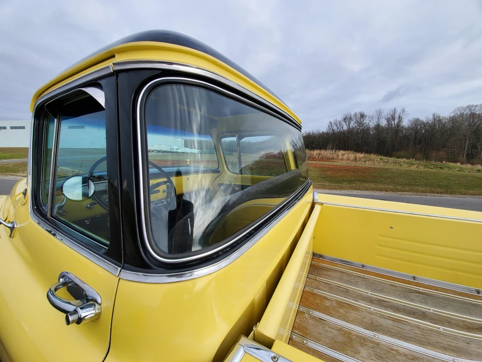 1958 Chevrolet Task Force - Image 29 of 31