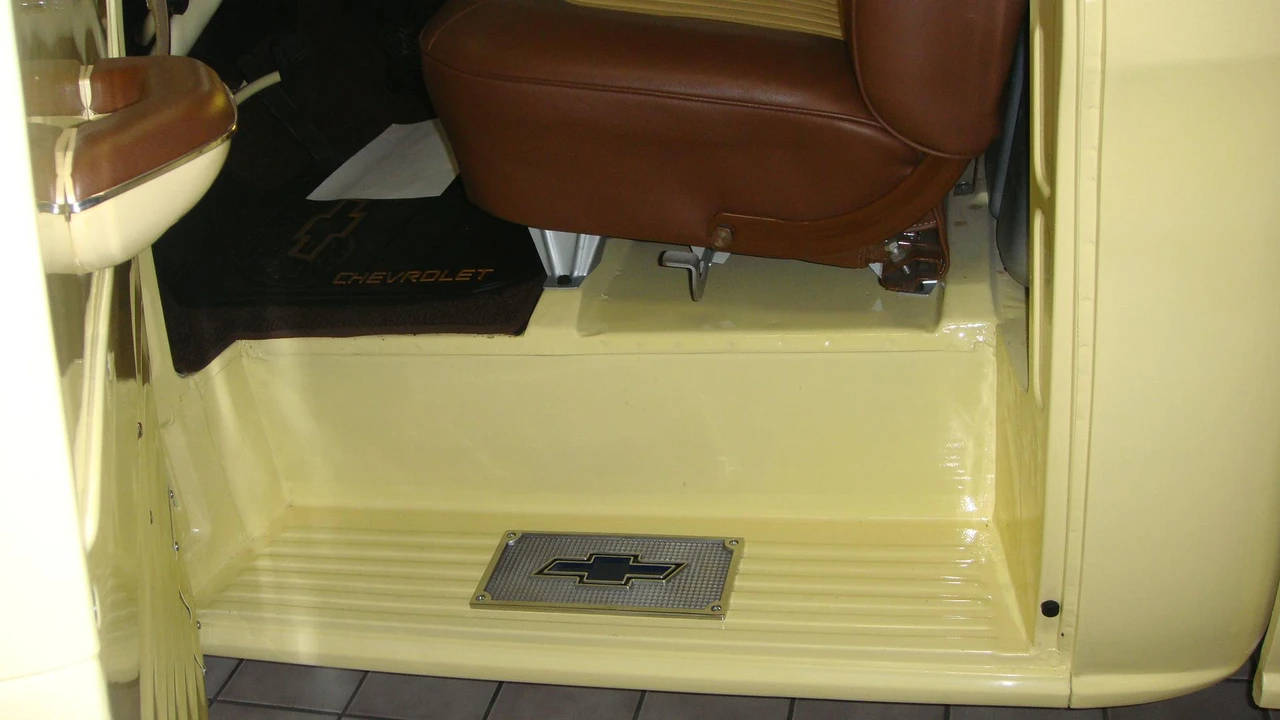 1958 Chevrolet Task Force - Image 28 of 31