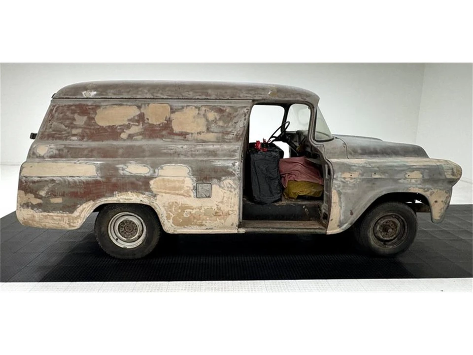 1958 Chevrolet Task Force - Image 6 of 31