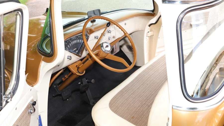 1958 Chevrolet Task Force - Image 4 of 20