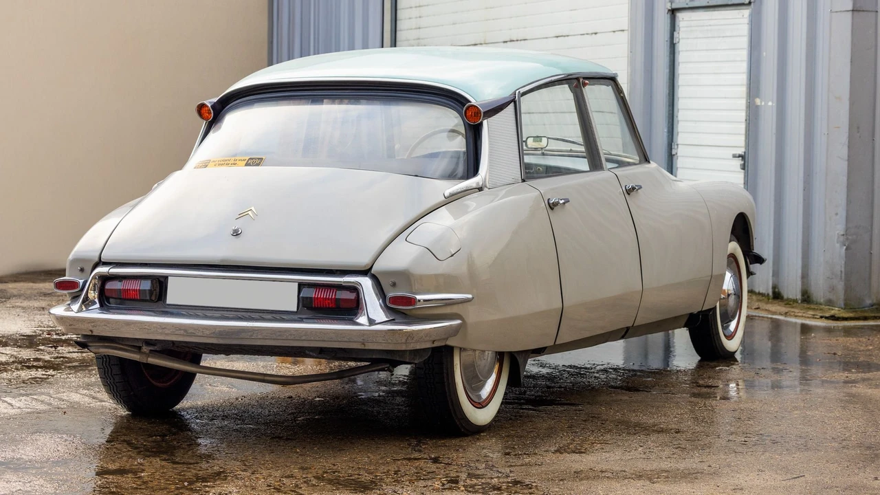 1958 Citroen DS19 - Image 13 of 31