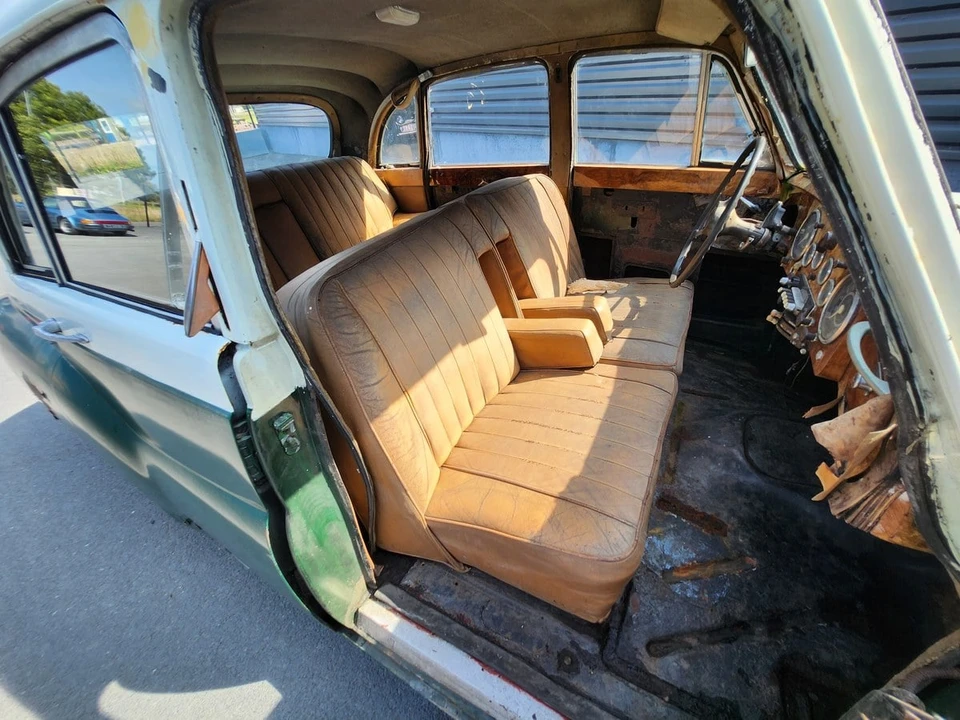 1958 Daimler - Image 23 of 30