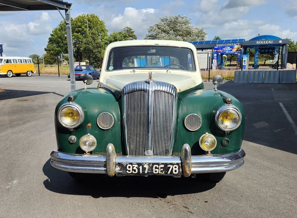 1958 Daimler - Image 7 of 30