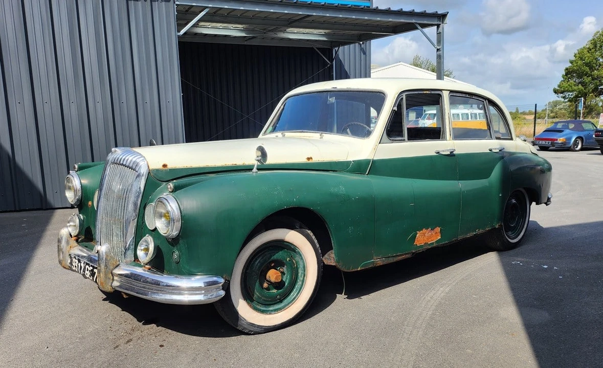 1958 Daimler - Image 2 of 30