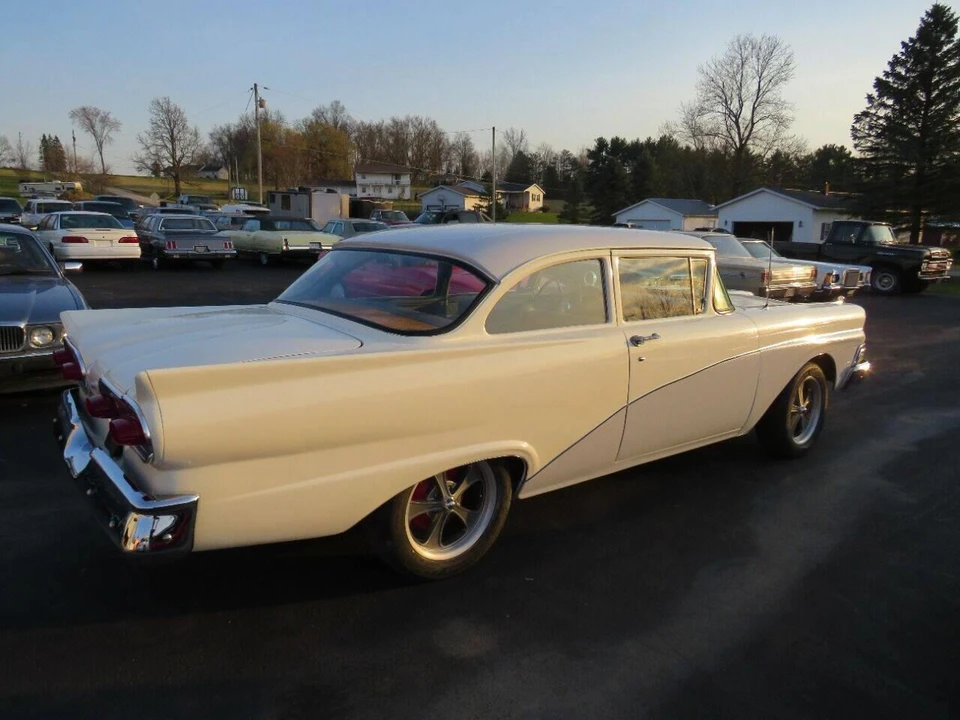 1958 Ford Crestline - Image 4 of 24