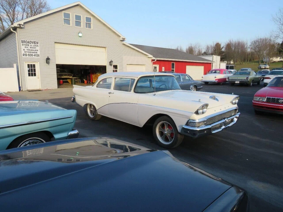 1958 Ford Crestline - Image 10 of 24