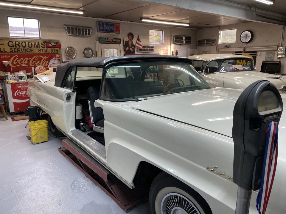 1958 Lincoln Continental 3rd Gen - Image 2 of 8