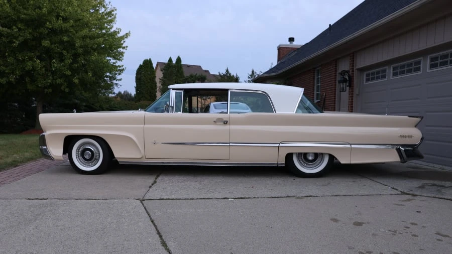 1958 Lincoln Premiere - Image 2 of 24