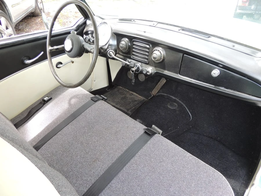 1958 Nash Metropolitan - Image 9 of 13