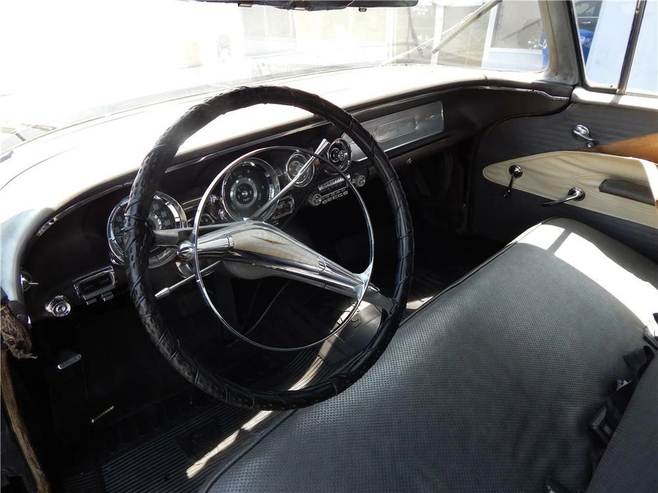 1958 Pontiac Chieftain - Image 4 of 5