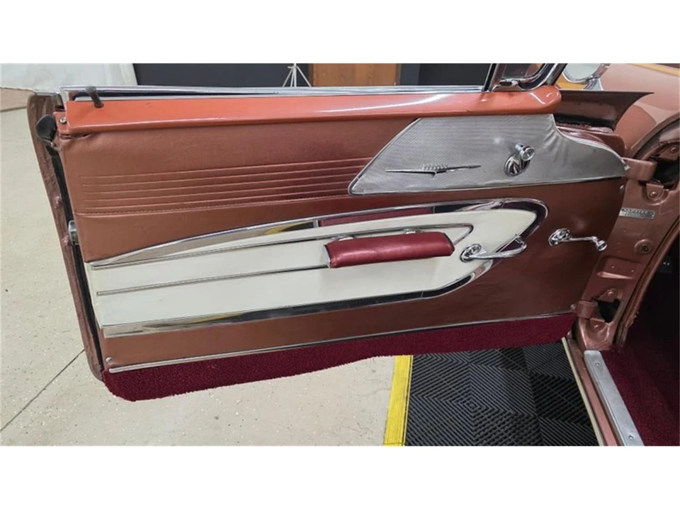 1958 Pontiac Bonneville 1st Gen - Image 27 of 31