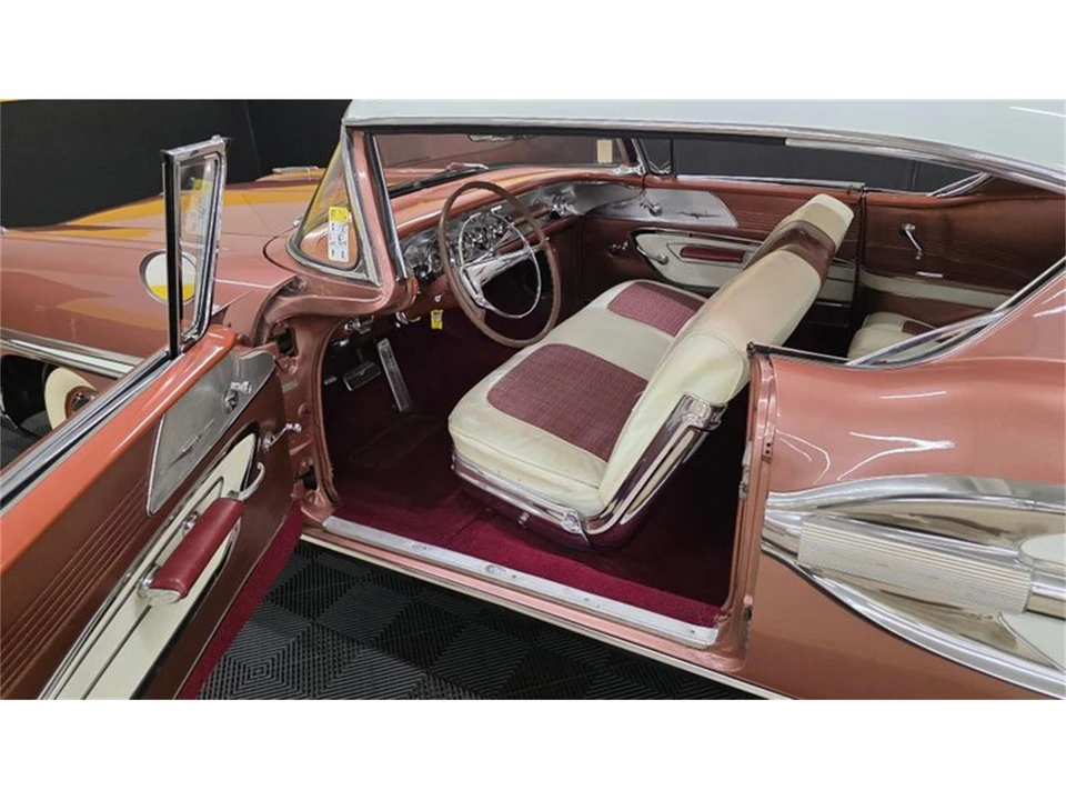 1958 Pontiac Bonneville 1st Gen - Image 29 of 31
