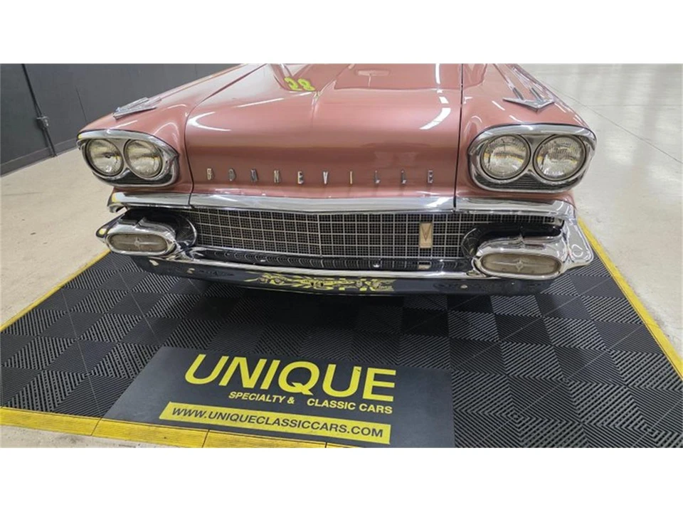 1958 Pontiac Bonneville 1st Gen - Image 10 of 31