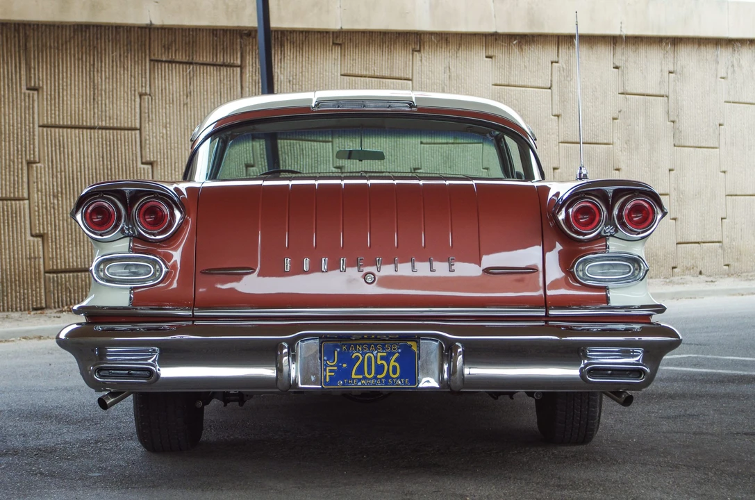 1958 Pontiac Bonneville 1st Gen - Image 26 of 31