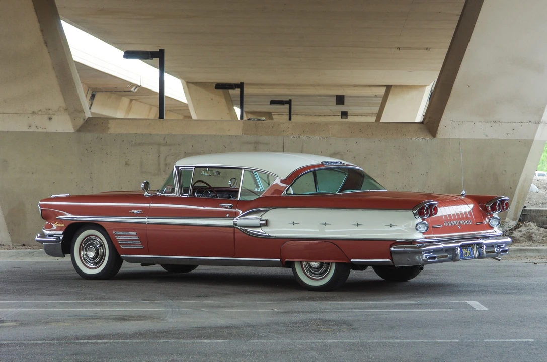 1958 Pontiac Bonneville 1st Gen - Image 30 of 31