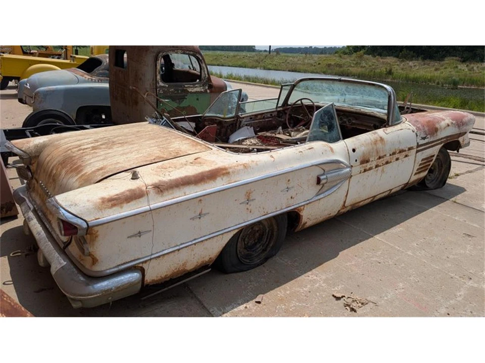 1958 Pontiac Bonneville 1st Gen - Image 3 of 10