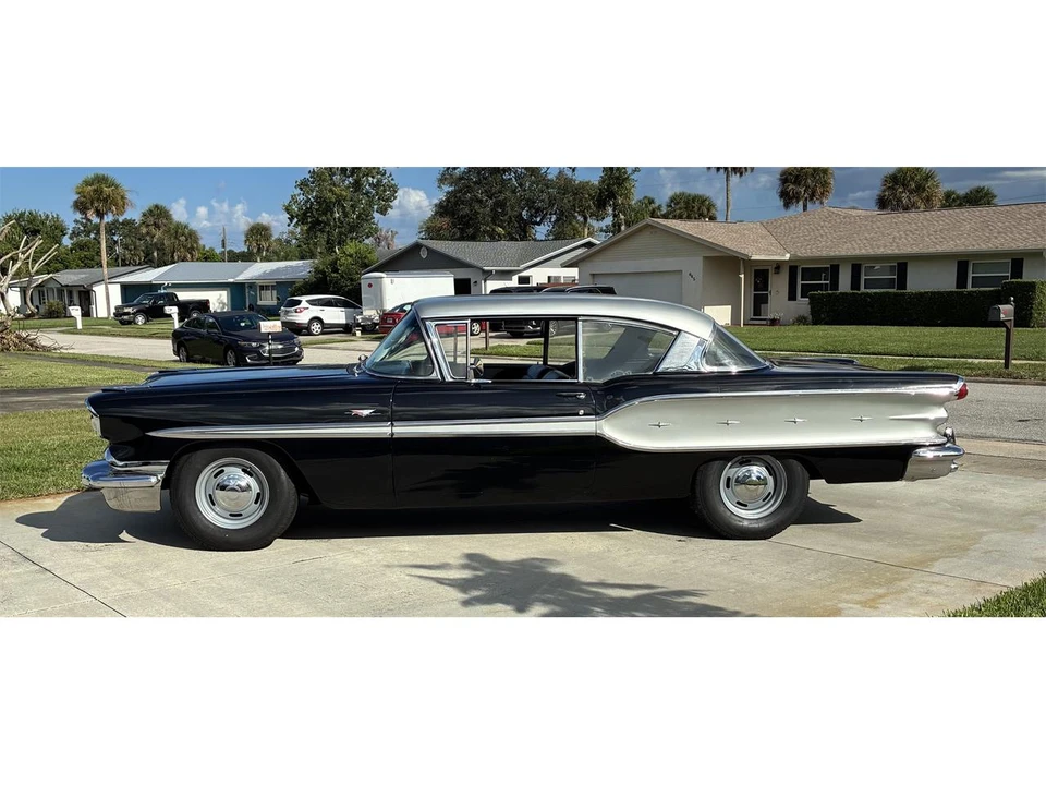 1958 Pontiac Chieftain - Image 6 of 12