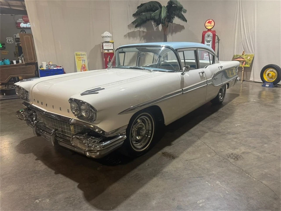 1958 Pontiac Chieftain - Image 2 of 31