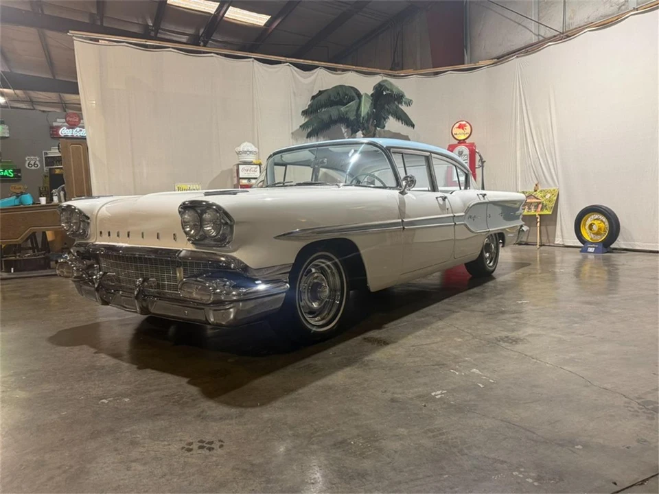 1958 Pontiac Chieftain - Image 24 of 31