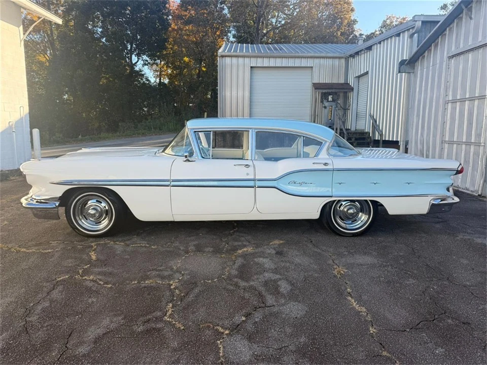 1958 Pontiac Chieftain - Image 30 of 31