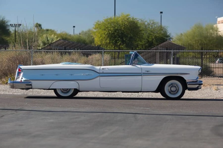 1958 Pontiac Chieftain - Image 2 of 10