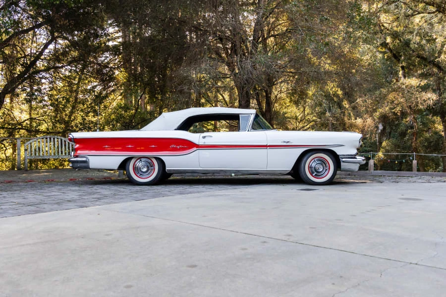 1958 Pontiac Chieftain - Image 2 of 31
