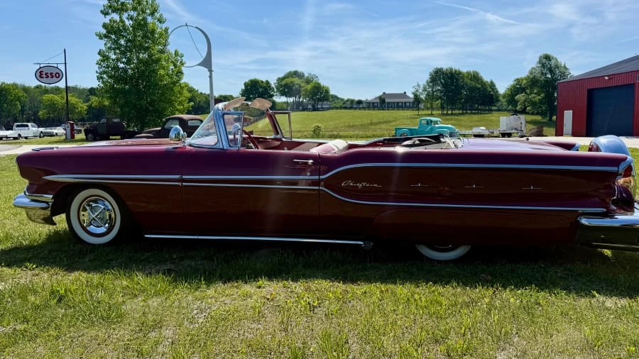 1958 Pontiac Chieftain - Image 2 of 16