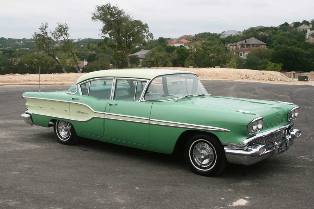 1958 Pontiac Chieftain - Image 9 of 31
