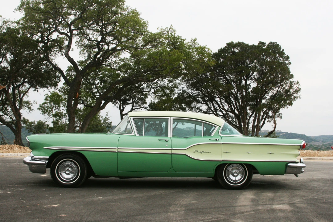 1958 Pontiac Chieftain - Image 3 of 31
