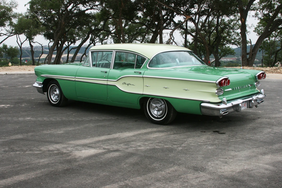 1958 Pontiac Chieftain - Image 4 of 31