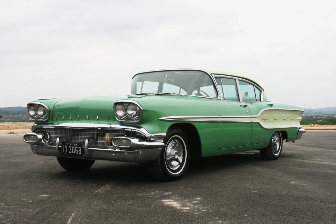 1958 Pontiac Chieftain - Image 2 of 31
