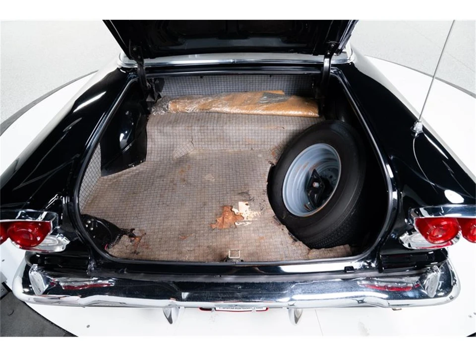 1958 Pontiac Chieftain - Image 28 of 31