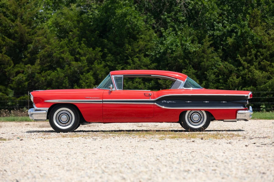 1958 Pontiac Chieftain - Image 2 of 31