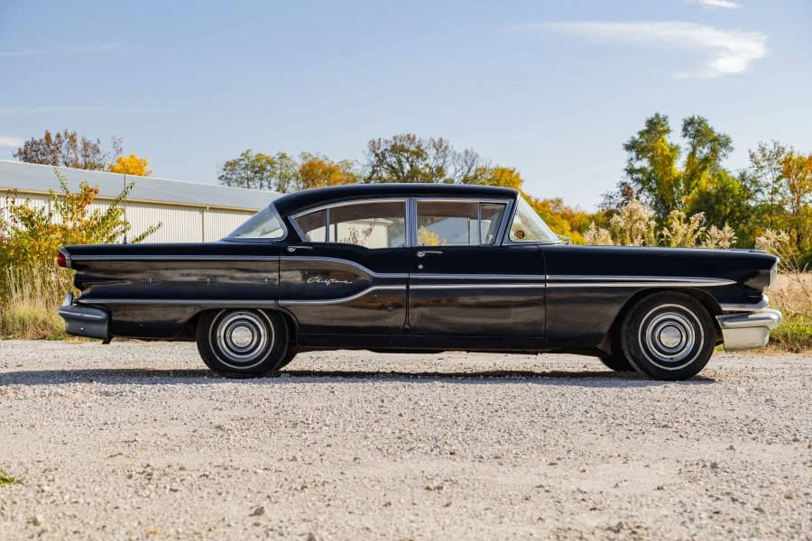 1958 Pontiac Chieftain - Image 2 of 31
